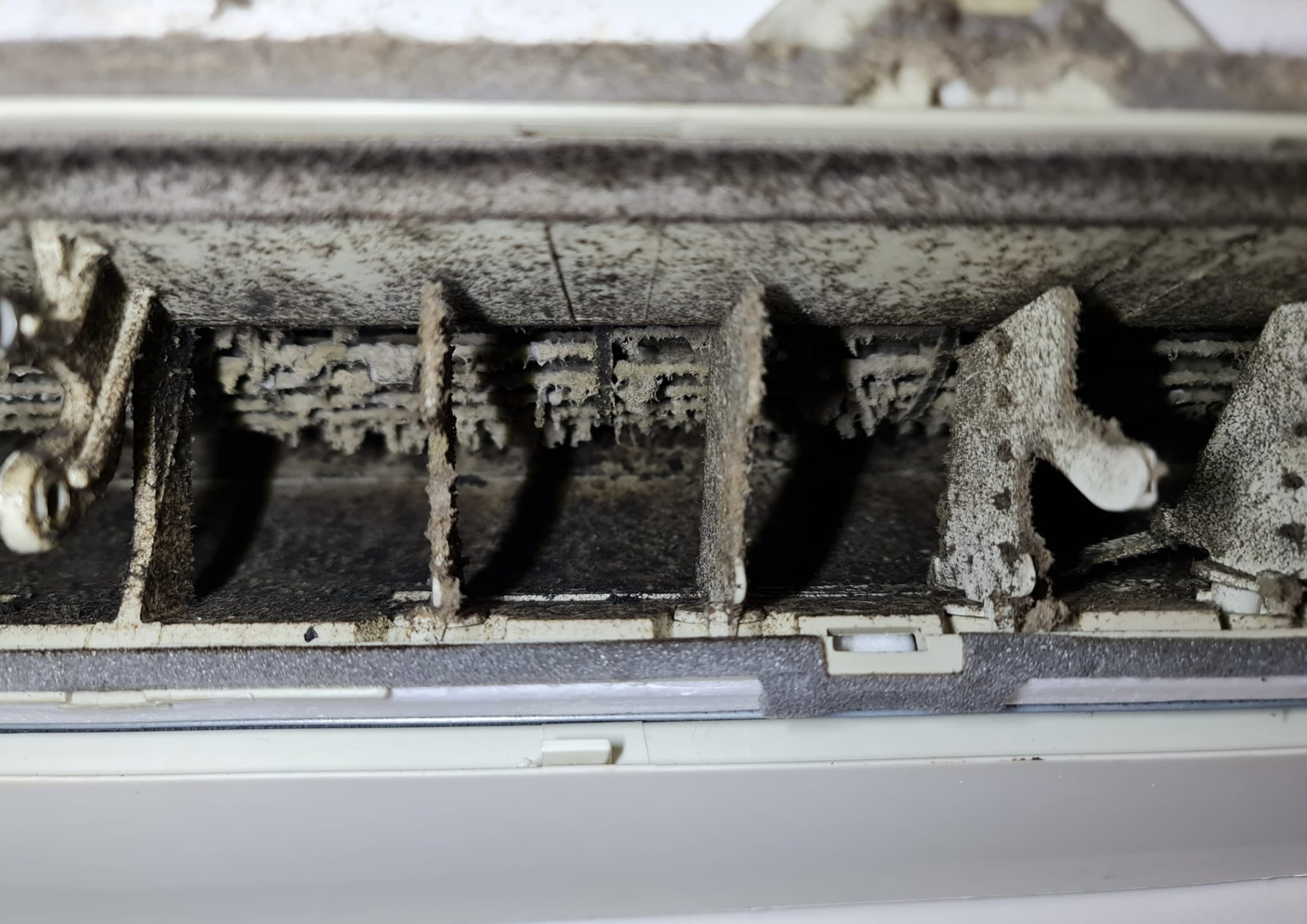 mouldy air conditioner